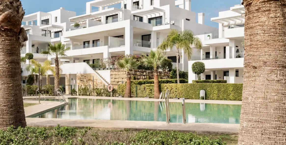 Sale of ground floor apartment in El Paraiso 1