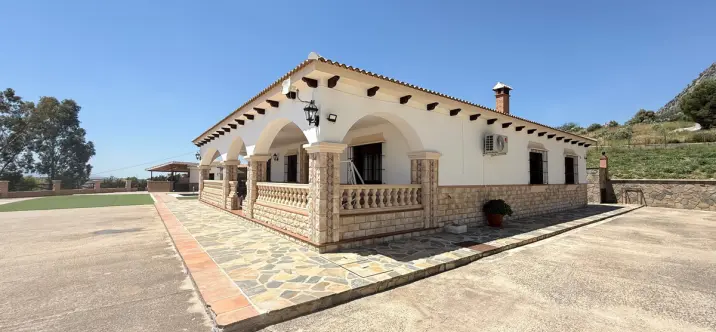 Oтдельно стоящая вилла R5141206 1