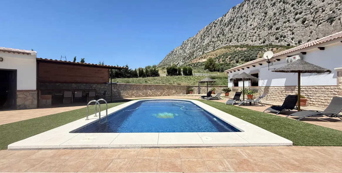 Продажа  отдельно стоящей виллы в Costa del Sol East 3