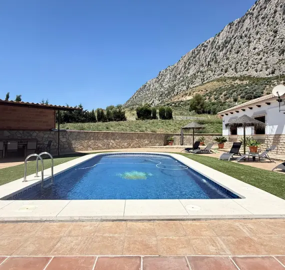 Oтдельно стоящая вилла R5141206