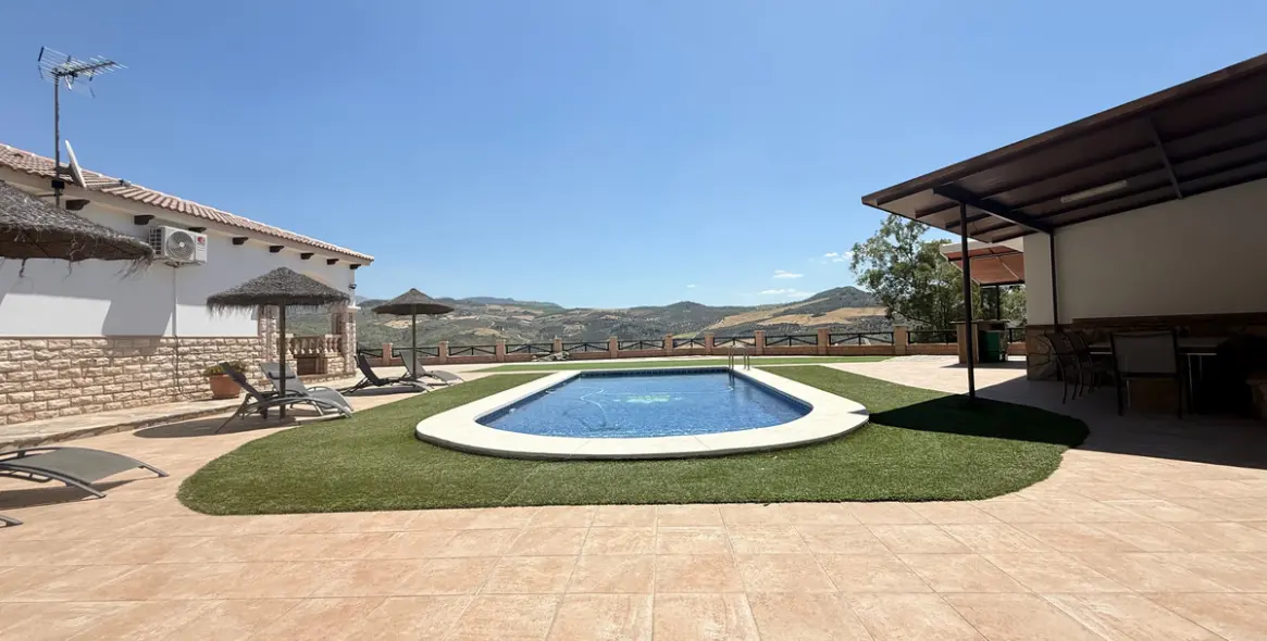 Продажа  отдельно стоящей виллы в Costa del Sol East 5