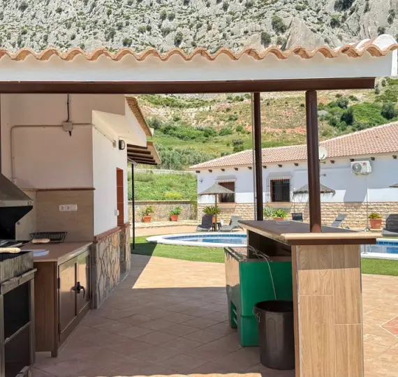 Oтдельно стоящая вилла R5141206