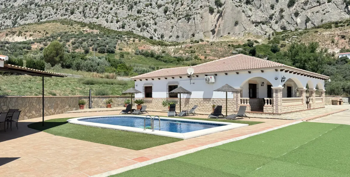 Продажа  отдельно стоящей виллы в Costa del Sol East 7