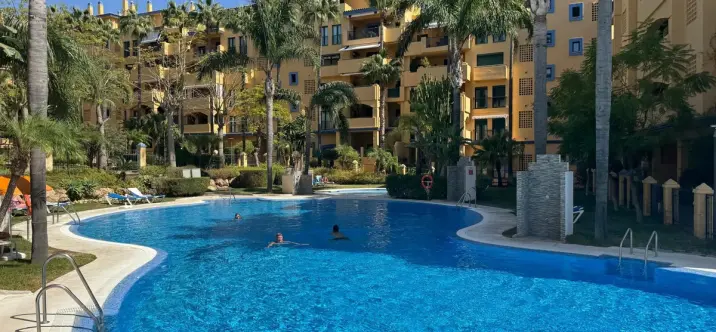 Sale of middle floor apartment in San Pedro de Alcántara 0