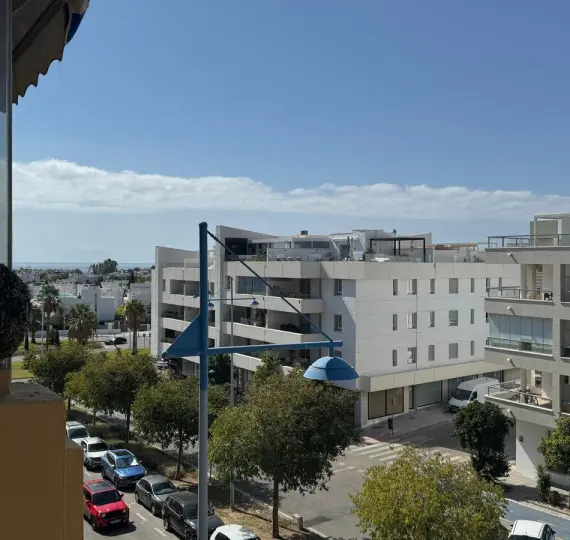 Sale of middle floor apartment in San Pedro de Alcántara