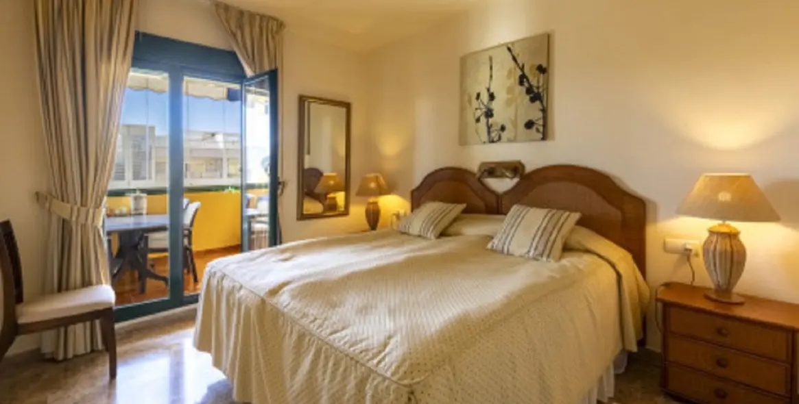 Sale of middle floor apartment in San Pedro de Alcántara 10