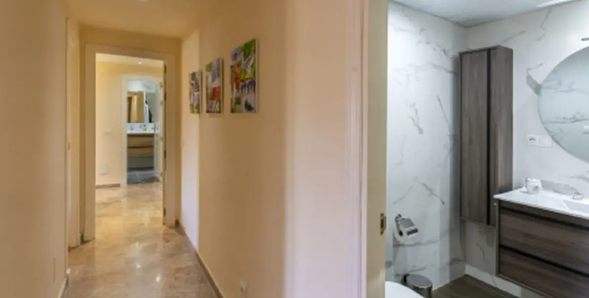 Sale of middle floor apartment in San Pedro de Alcántara 17