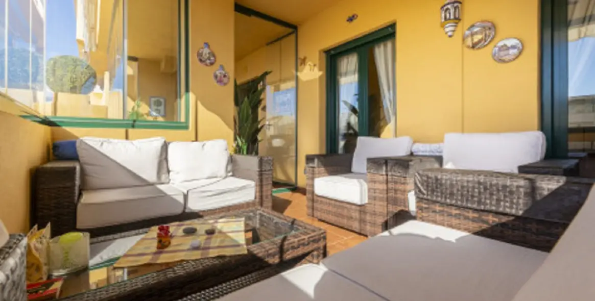 Sale of middle floor apartment in San Pedro de Alcántara 18