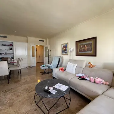 Продажа апартаментов на среднем этаже в San Pedro de Alcántara