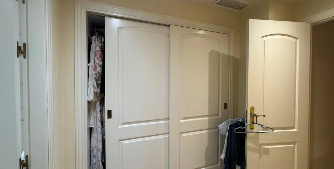 Sale of middle floor apartment in San Pedro de Alcántara 11