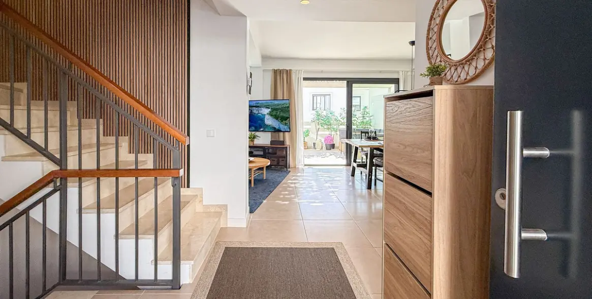 Продажа таунхауса в El Paraiso 8