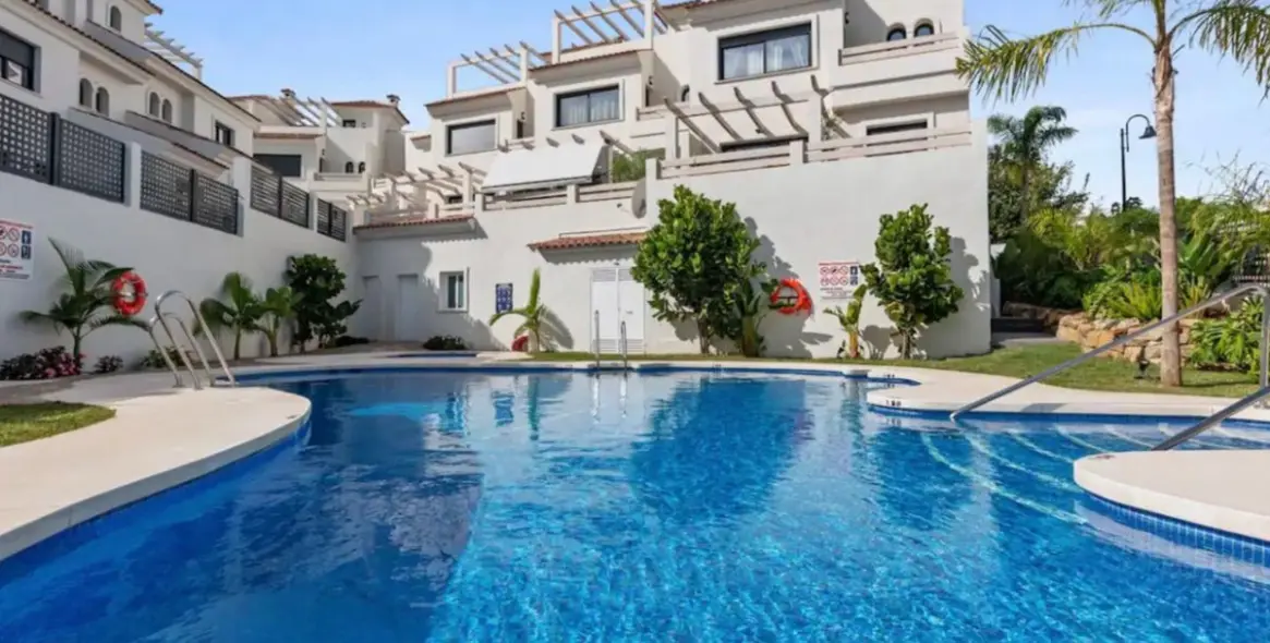 Продажа таунхауса в El Paraiso 1