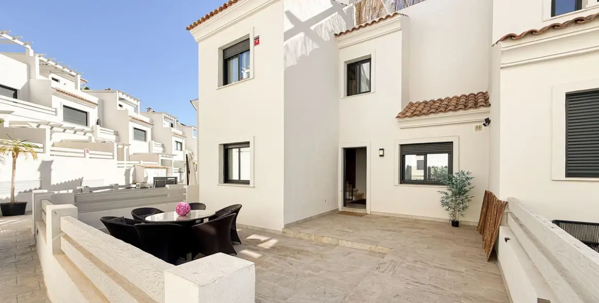 Продажа таунхауса в El Paraiso 45