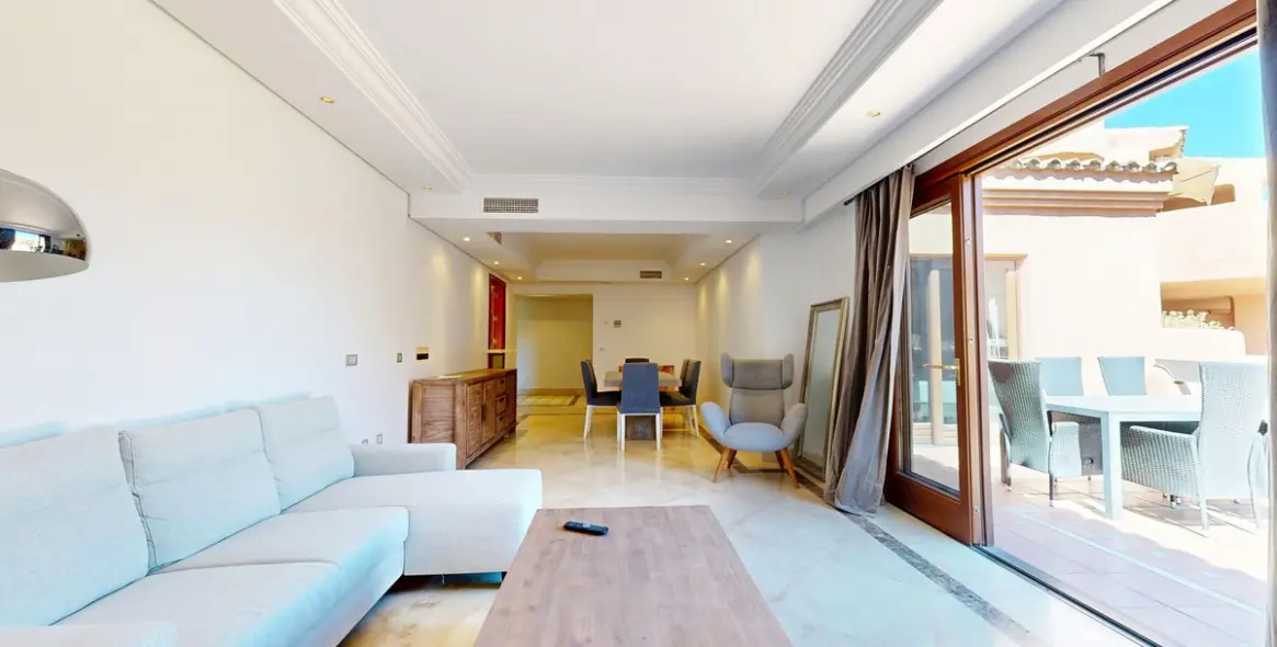 Продажа апартаментов на среднем этаже в Estepona (район Estepona) 2