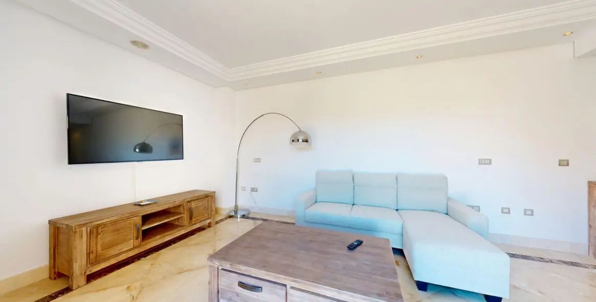 Продажа апартаментов на среднем этаже в Estepona (район Estepona) 3