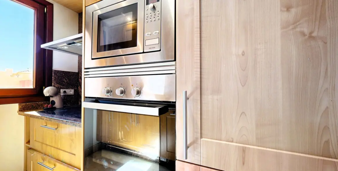 Sale of middle floor apartment in Estepona 12