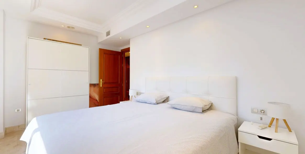 Sale of middle floor apartment in Estepona 13