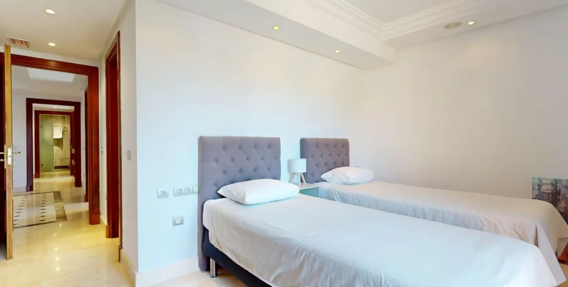 Sale of middle floor apartment in Estepona 16