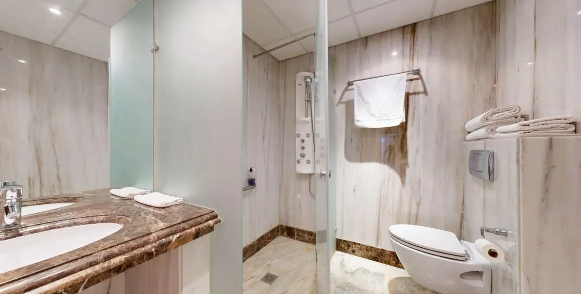 Sale of middle floor apartment in Estepona 22