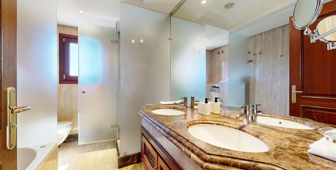 Sale of middle floor apartment in Estepona 23