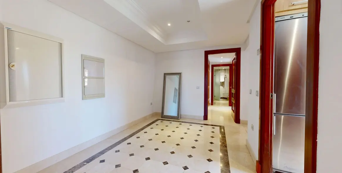 Sale of middle floor apartment in Estepona 26