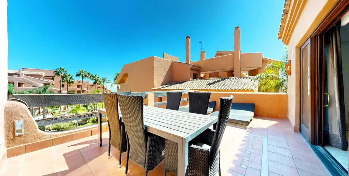 Sale of middle floor apartment in Estepona 29