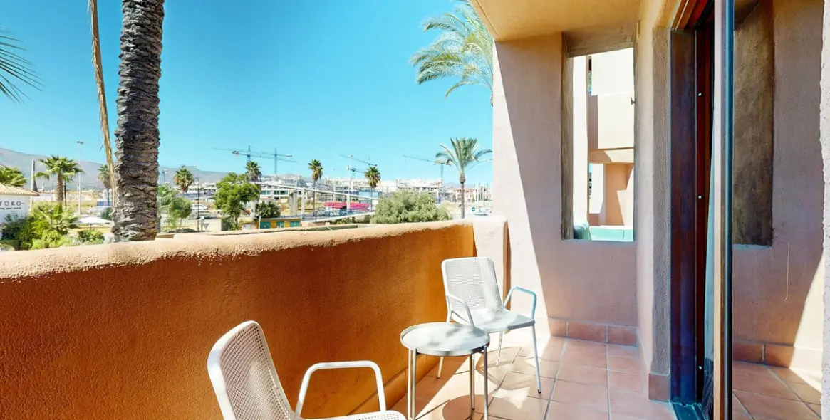 Sale of middle floor apartment in Estepona 30