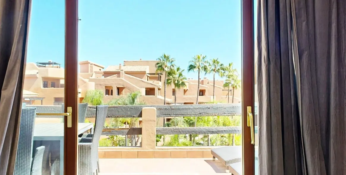 Sale of middle floor apartment in Estepona 31