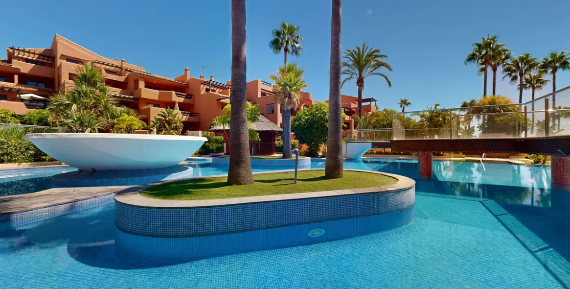 Sale of middle floor apartment in Estepona 33