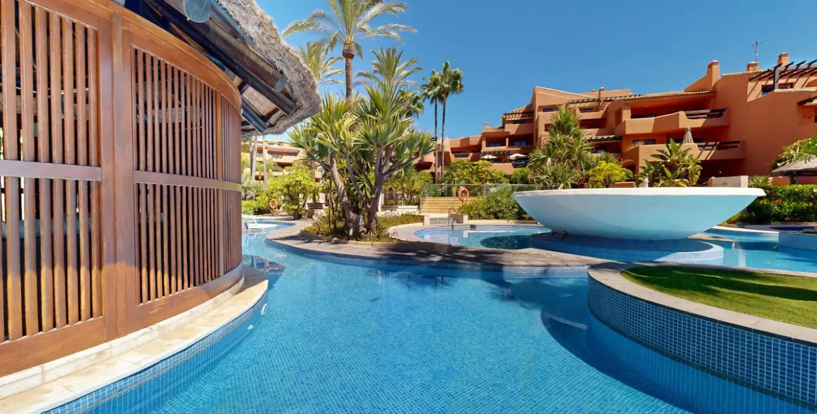 Sale of middle floor apartment in Estepona 34