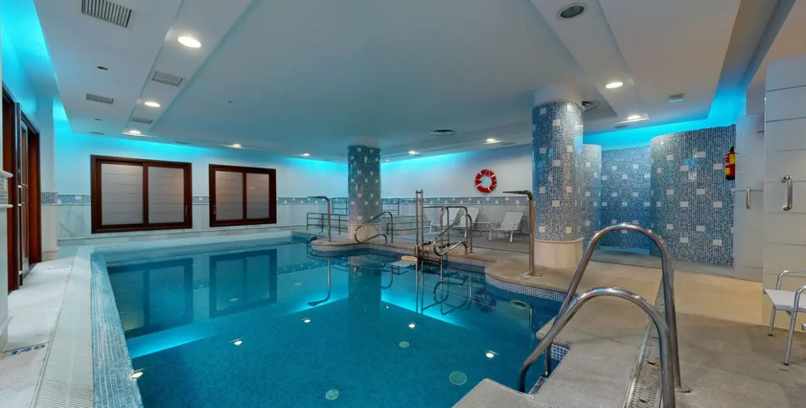 Sale of middle floor apartment in Estepona 39