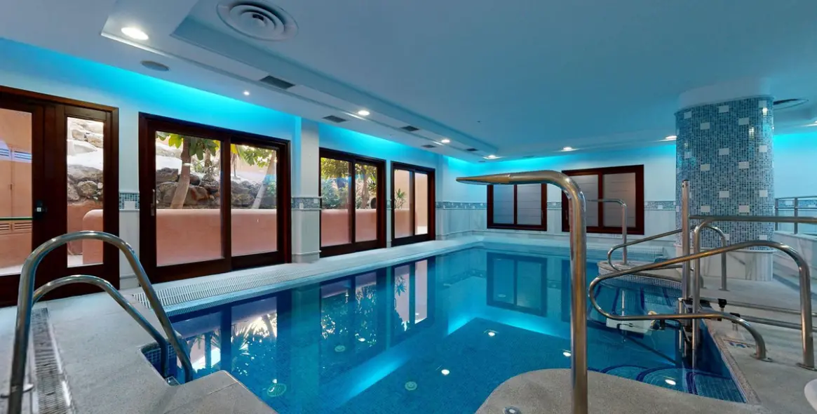 Sale of middle floor apartment in Estepona 40