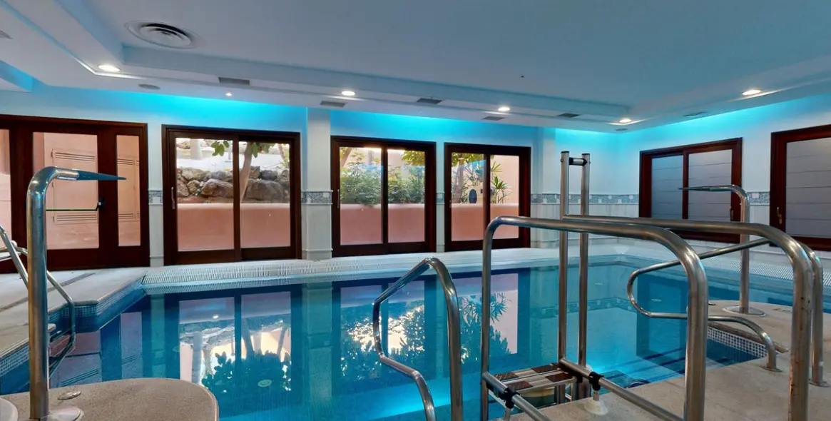 Sale of middle floor apartment in Estepona 42