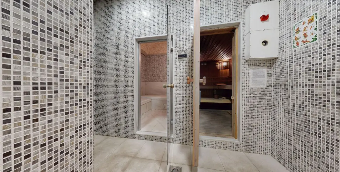 Sale of middle floor apartment in Estepona 43