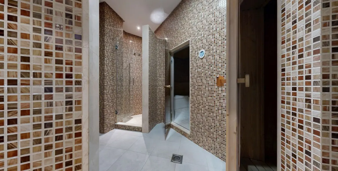 Sale of middle floor apartment in Estepona 45