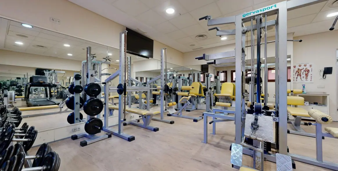 Sale of middle floor apartment in Estepona 47