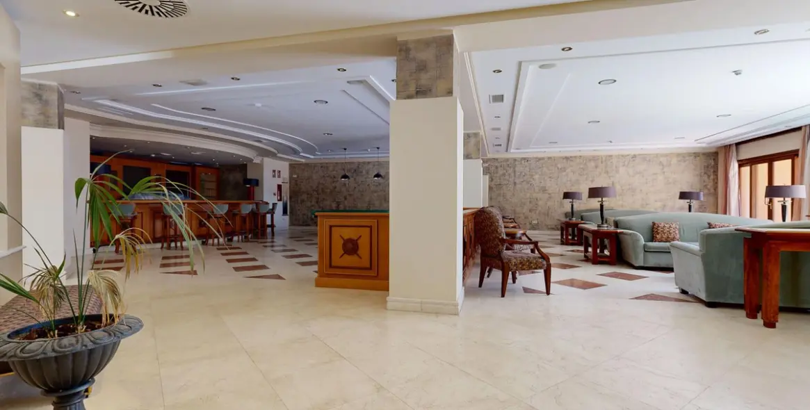 Sale of middle floor apartment in Estepona 51