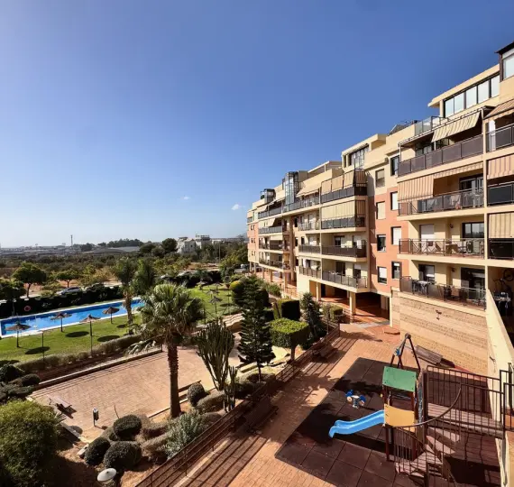 Sale of middle floor apartment in Teatinos