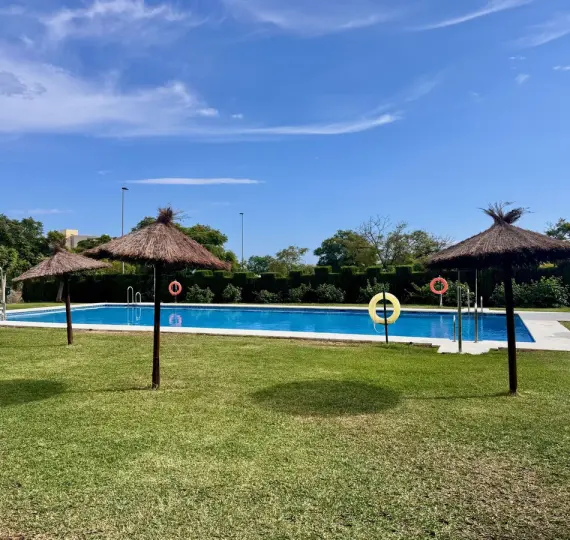 Sale of middle floor apartment in Teatinos