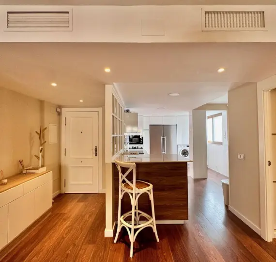 Sale of middle floor apartment in Teatinos