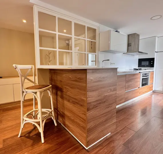 Sale of middle floor apartment in Teatinos