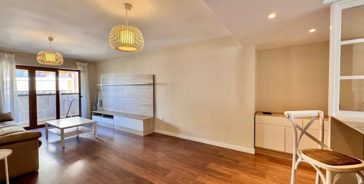 Sale of middle floor apartment in Teatinos 6