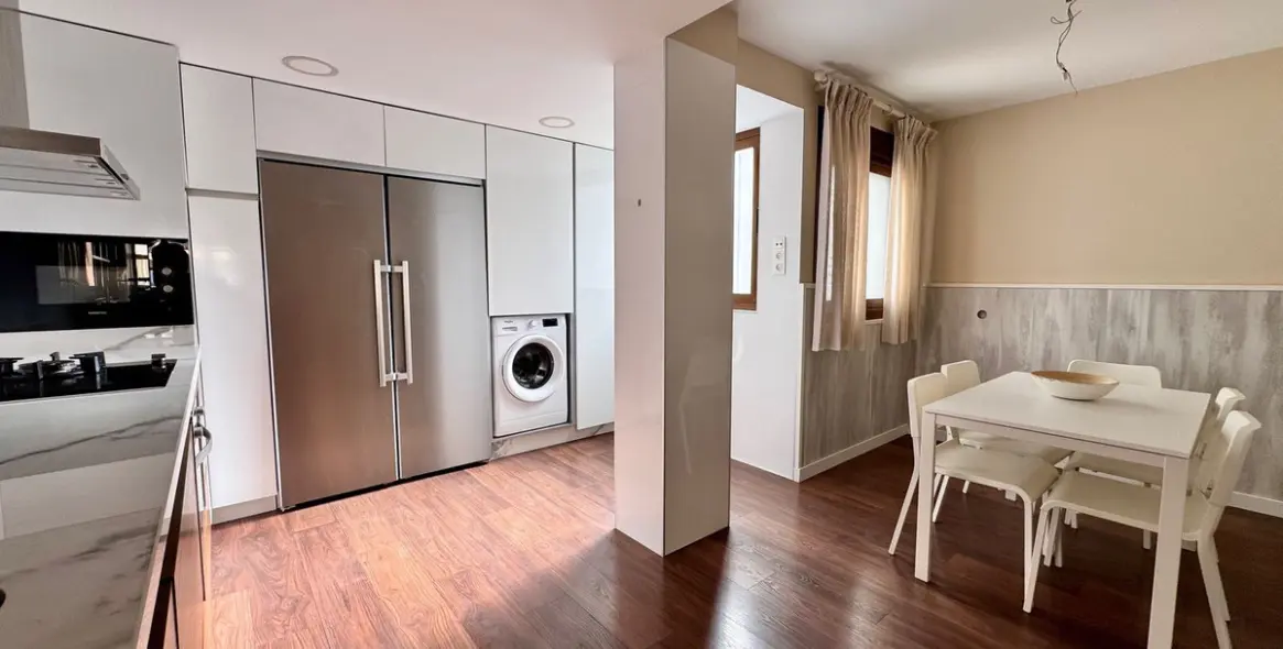 Sale of middle floor apartment in Teatinos 8