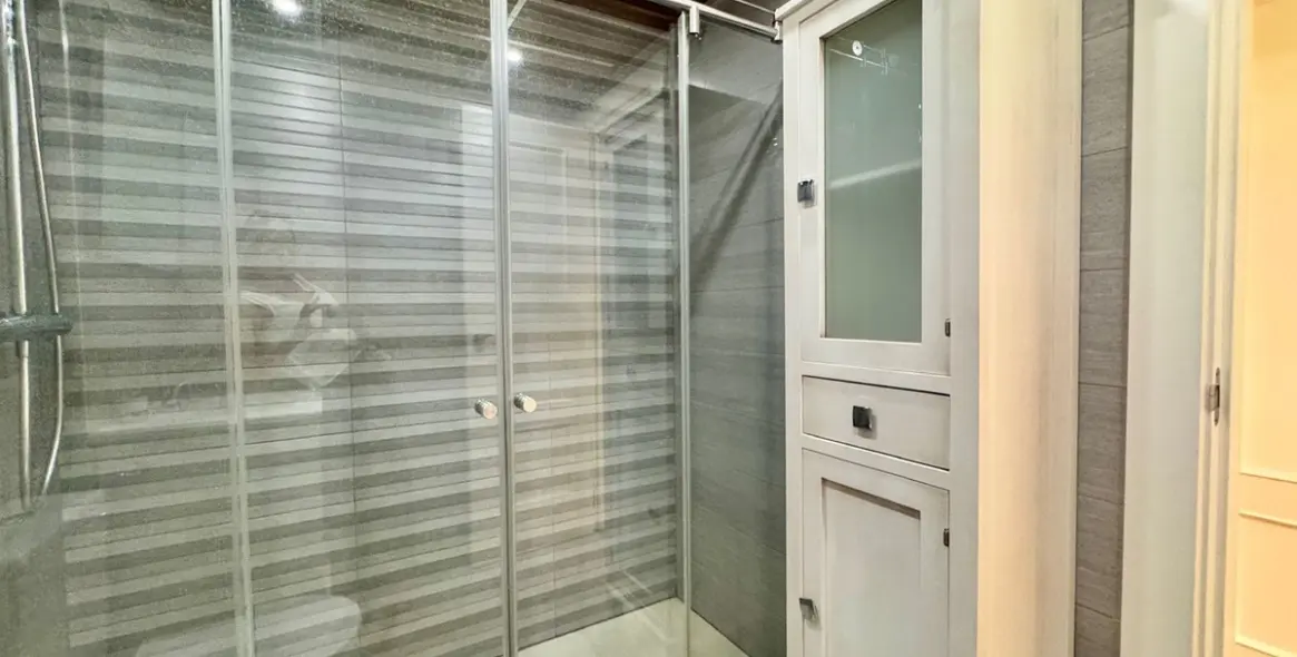 Sale of middle floor apartment in Teatinos 13