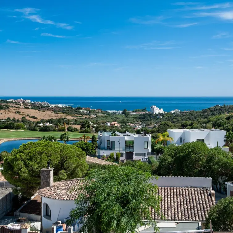 Sale of penthouse in Estepona