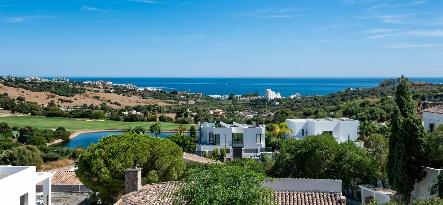 Sale of penthouse in Estepona 1