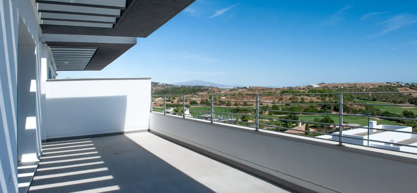 Sale of penthouse in Estepona 2