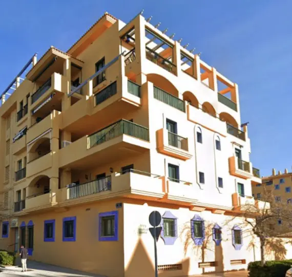 Sale of middle floor apartment in Cortijo Blanco