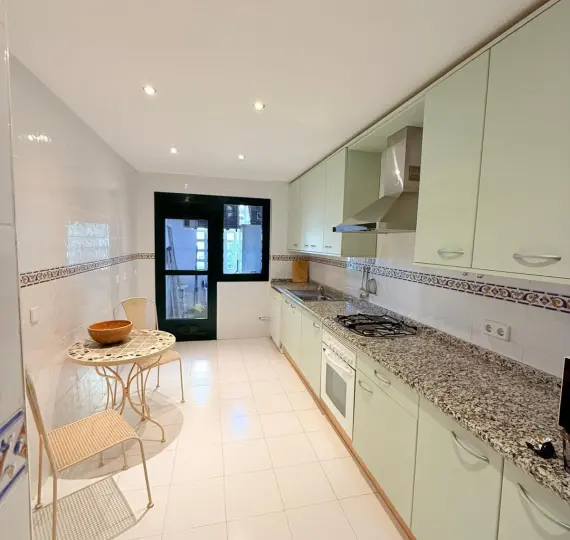 Sale of middle floor apartment in Cortijo Blanco