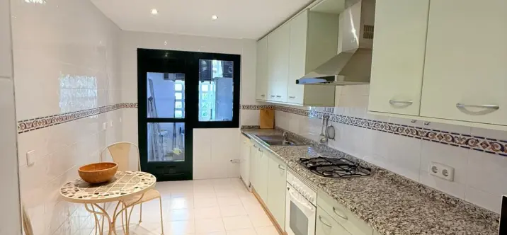 Sale of middle floor apartment in Cortijo Blanco 3